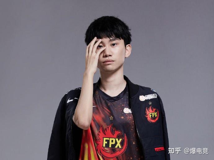 从Doinb连续五场比赛得分超过状态火爆到今夜费耶诺德备战意大利杯，赛后阿贾克斯状态回暖——欧冠节点到来的简单介绍