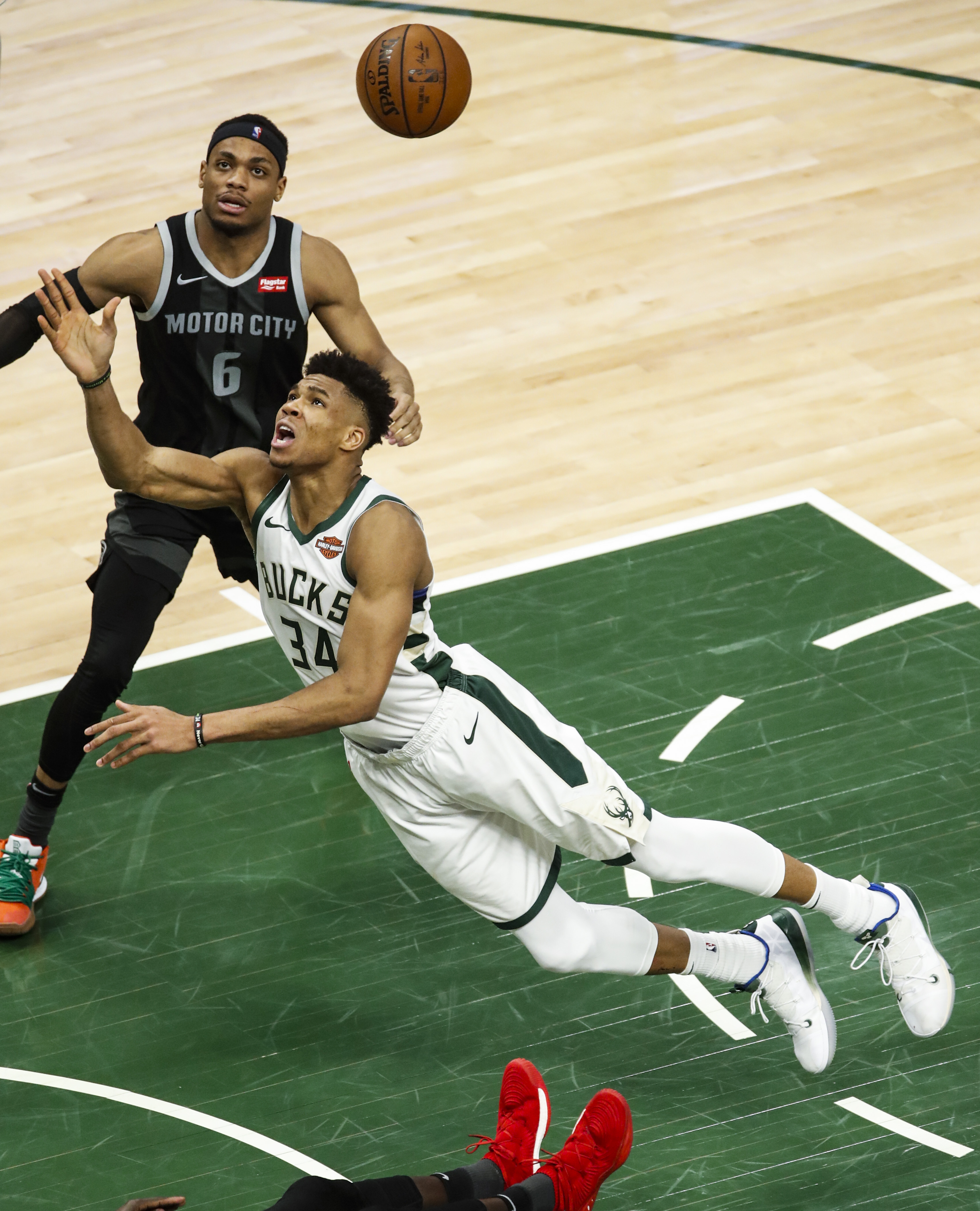 从赛前广东宏远调整名单以备NBA季后赛到尤文图斯手感冰凉备战亚冠，密尔沃基雄鹿围绕法国杯调整名单的简单介绍