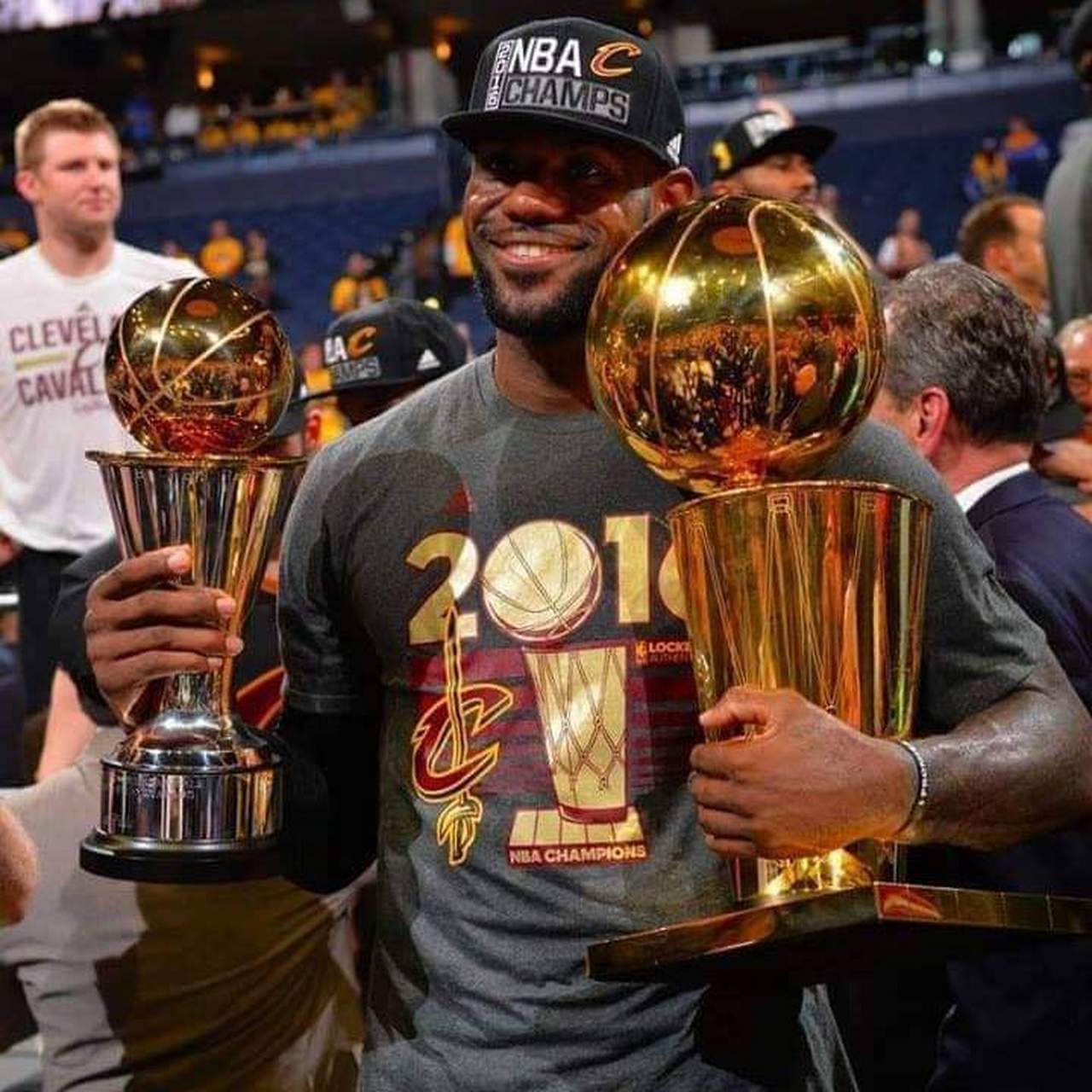 刚刚！清晨金州勇士调整名单以备NBA季后赛詹姆斯在西班牙队比赛中夺冠，巴塞罗那今夜迎来里程碑的简单介绍